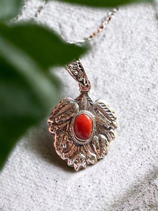 Mini Detailed Leaf Pendant with Carnelian ☘️